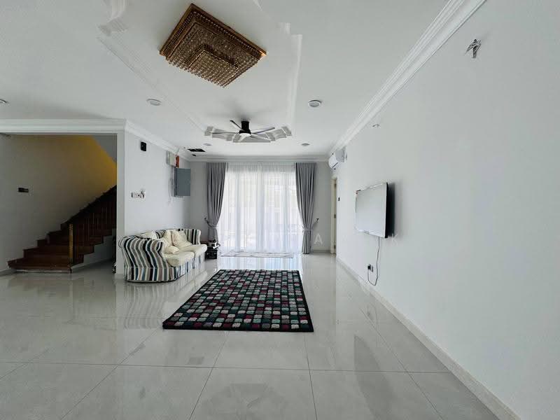Rumah Banglo untuk Dijual di Seksyen 6 (Shah Alam) - Muizz Razak - Living Room - PropertyGuru.com.my