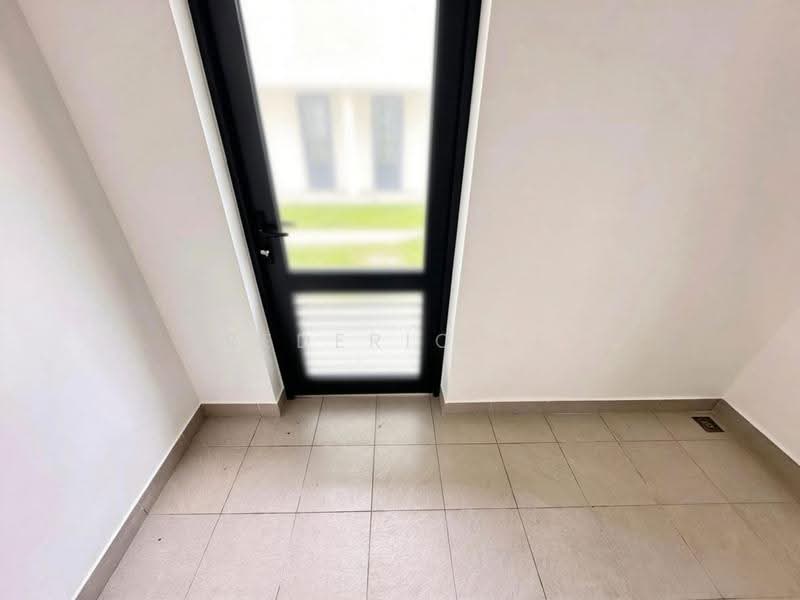 Rumah Teres 2-Tingkat untuk Dijual di Taman Damansara Aliff (Tampoi) - Frederic Lee - Entrance - PropertyGuru.com.my