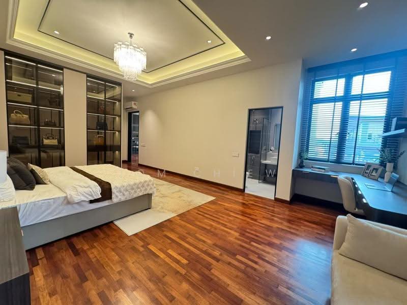 Cluster House for Sale in Taman Sutera Utama (Skudai) - Tom Chiew - Master Bedroom - PropertyGuru.com.my