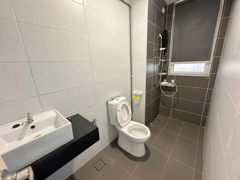 Service Residence for Sale at KSL Residence @ Daya - Yoland . - Bathroom - PropertyGuru.com.my