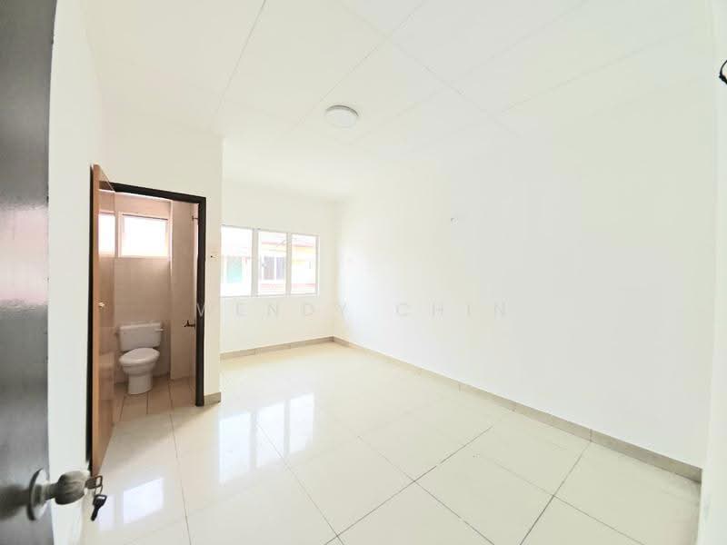 2-storey Terraced House for Sale in TAMAN PUCHONG UTAMA (Puchong) - Wendy Chin - Bathroom - PropertyGuru.com.my