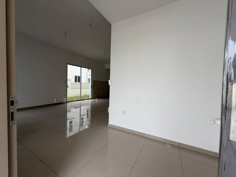 Cluster House for Sale in Kajang (Selangor) - Izzat Zamros - Living Room - PropertyGuru.com.my