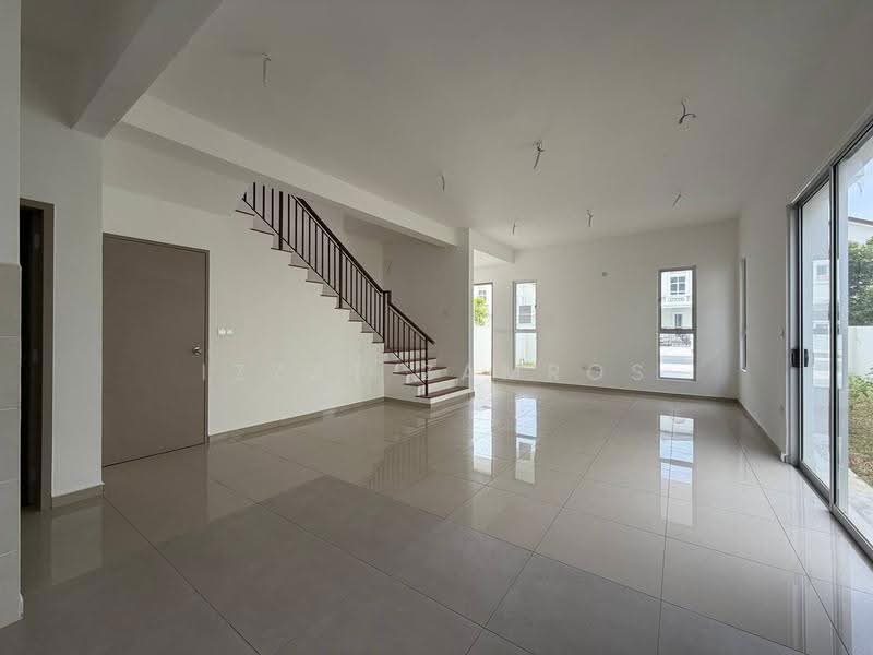 Cluster House for Sale in Kajang (Selangor) - Izzat Zamros - Living Room - PropertyGuru.com.my
