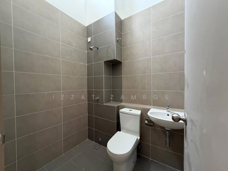 Cluster House for Sale in Kajang (Selangor) - Izzat Zamros - Bathroom - PropertyGuru.com.my