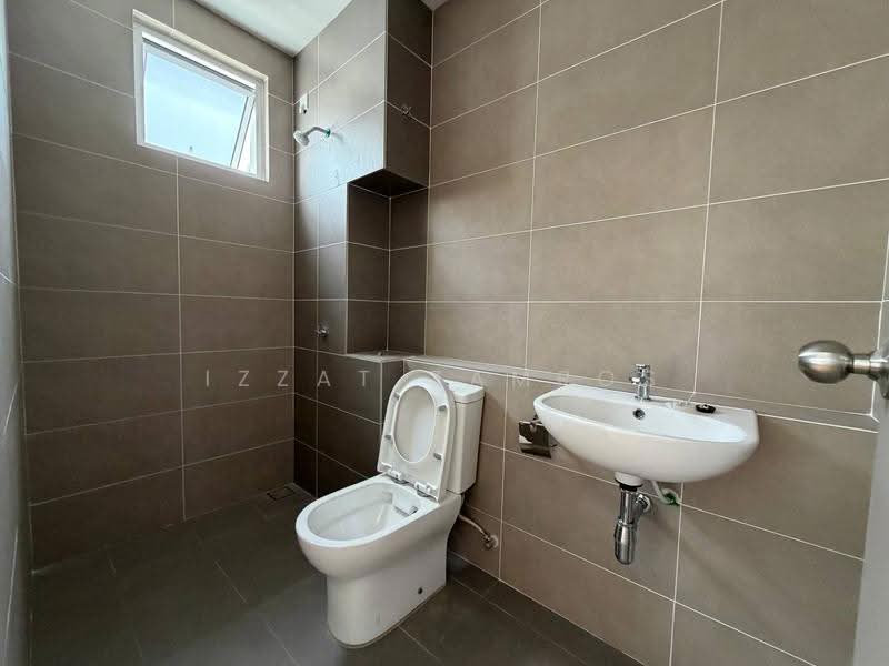 Cluster House for Sale in Kajang (Selangor) - Izzat Zamros - Bathroom - PropertyGuru.com.my