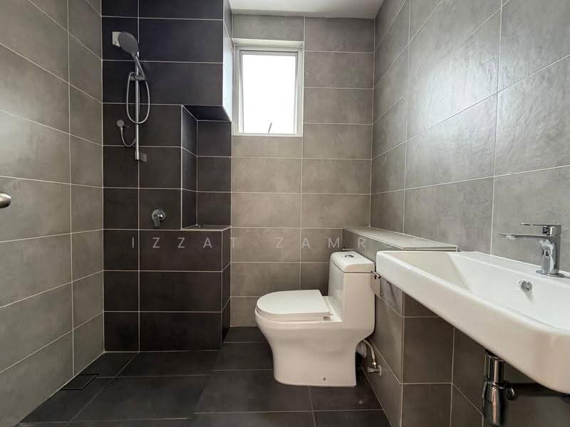 Cluster House for Sale in Kajang (Selangor) - Izzat Zamros - Bathroom - PropertyGuru.com.my