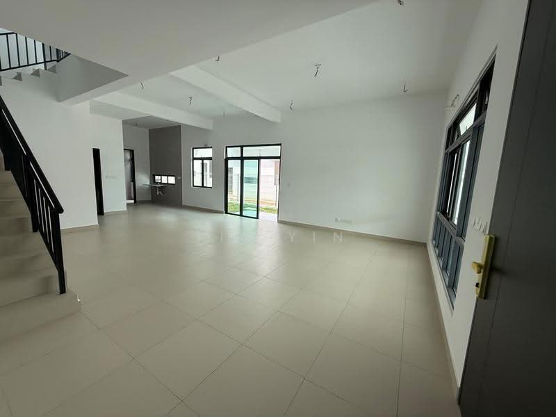Cluster House for Sale in Taman Bukit Skudai (Skudai) - YIN YIN - Living Room - PropertyGuru.com.my