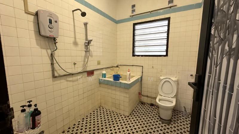 Commercial Bungalow for Sale in George Town (Penang) - Paul Lim - Bathroom - PropertyGuru.com.my