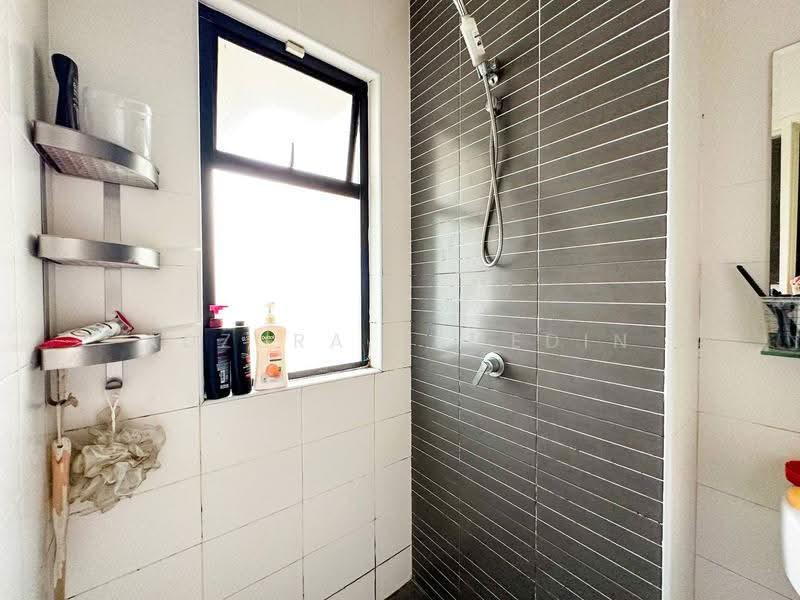 Rumah Berkembar untuk Dijual di Cahaya Spk (Shah Alam) - Adzura Zamedin - Bathroom - PropertyGuru.com.my