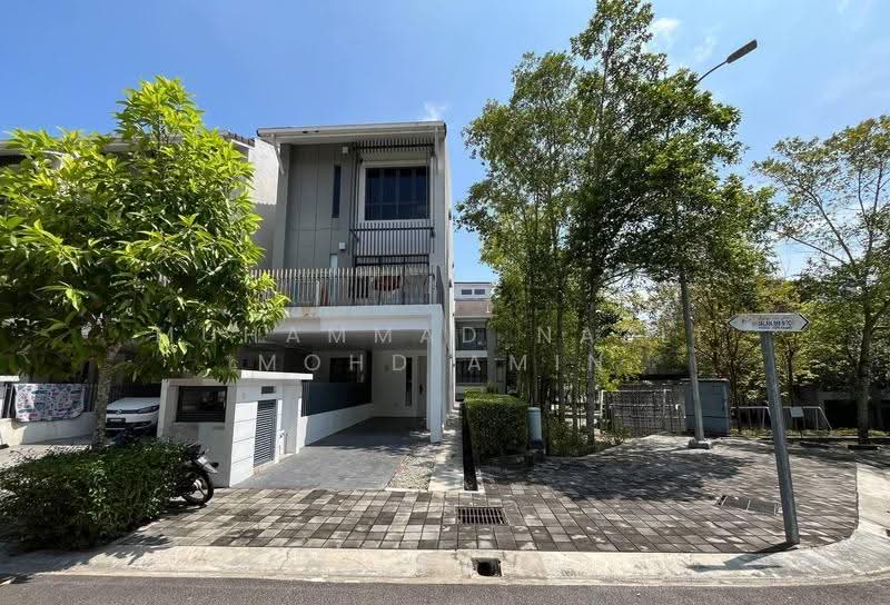 Townhouse for Sale in Bangi (Selangor) - Muhammad Nazli Mohd Amin - Exterior - PropertyGuru.com.my