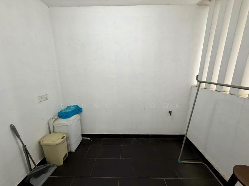 Kediaman Servis untuk Disewa di SqWhere Service Apartments - Lennon Poon - Balcony - PropertyGuru.com.my
