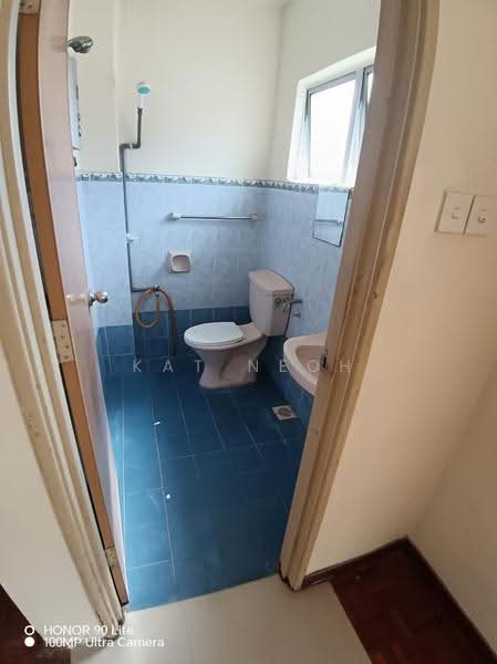 Kilang untuk Dijual di Taman Perindustrian Bukit Serdang (Seri Kembangan) - KAT NEOH - Bathroom - PropertyGuru.com.my