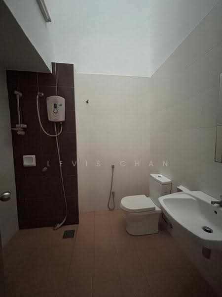 2.5-storey Terraced House for Sale in Taman Sri Rampai (Wangsa Maju) - Levis Chan - Bathroom - PropertyGuru.com.my