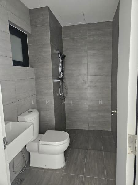 Service Residence for Sale at The Amber Residence @ TwentyFive.7 - Lim Ai Jin - Bathroom - PropertyGuru.com.my