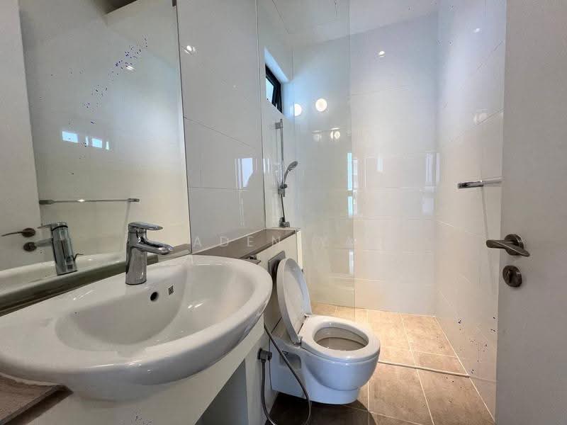 Kediaman Servis untuk Disewa di Senada Residence @ KLGCC Resort - Jaden Yap - Bathroom - PropertyGuru.com.my