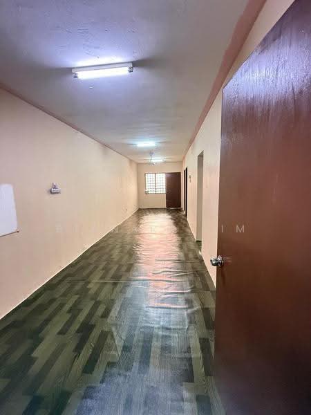 Rumah Flat untuk Disewa di Tasek Seri Alam - Bernard Lim - Corridor - PropertyGuru.com.my