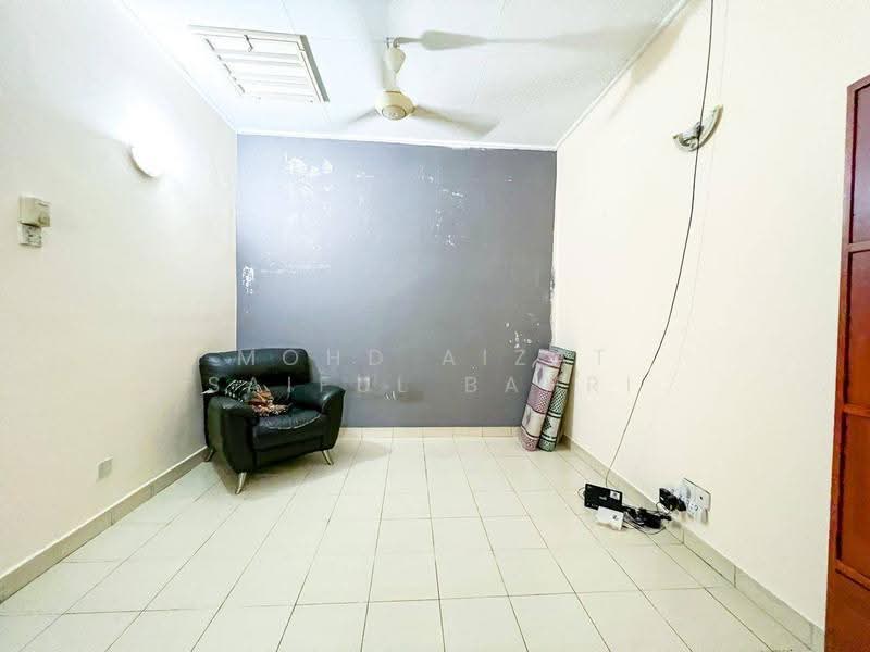 Rumah Teres 2-Tingkat untuk Disewa di Seksyen 7 (Shah Alam) - Mohd Aizat Saiful Bahri - Living Room - PropertyGuru.com.my