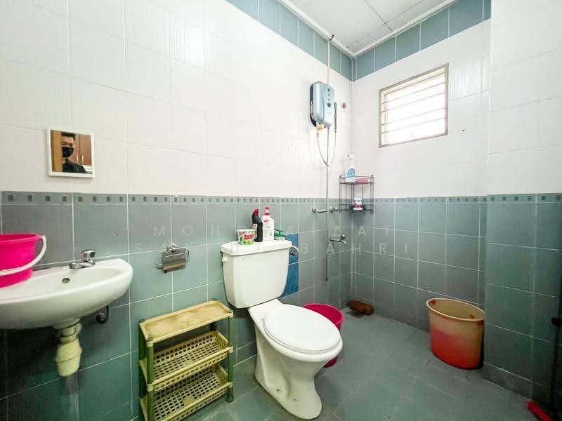 Rumah Teres 2-Tingkat untuk Disewa di Seksyen 7 (Shah Alam) - Mohd Aizat Saiful Bahri - Bathroom - PropertyGuru.com.my