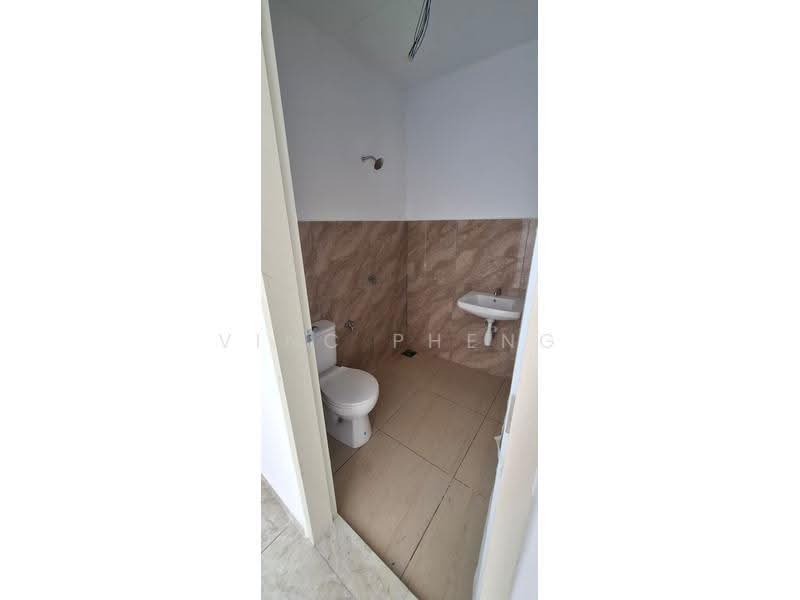 Kediaman Servis untuk Dijual di PANGSAPURI GADONG HARMONI @ AMBIENCE RESIDENCE - Vinc Pheng - Bathroom - PropertyGuru.com.my