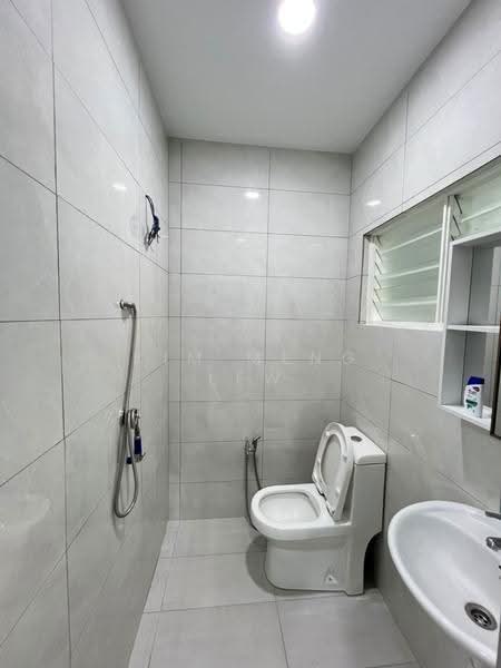 Rumah Teres 2-Tingkat untuk Disewa di Taman Wangsa Permai (Kepong) - Kim Meng Lew - Bathroom - PropertyGuru.com.my
