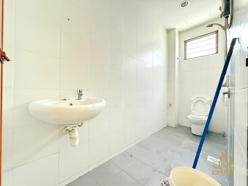 2-storey Terraced House for Sale in Setia Indah (Setia Alam) - Ryan . - Bathroom - PropertyGuru.com.my
