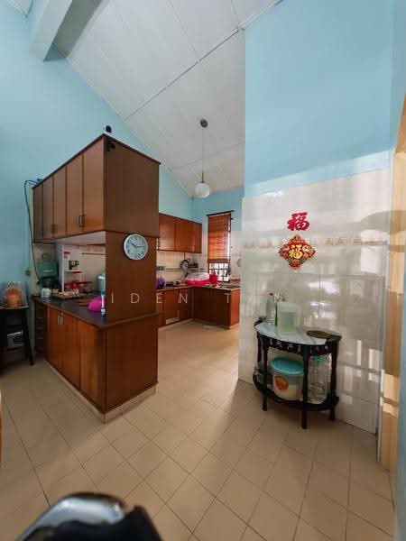 1.5-storey Terraced House for Sale in Taman Bukit Jaya (Ulu Tiram) - Iden Tan - Kitchen - PropertyGuru.com.my