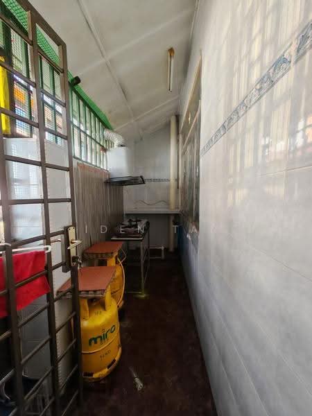 1.5-storey Terraced House for Sale in Taman Bukit Jaya (Ulu Tiram) - Iden Tan - Kitchen - PropertyGuru.com.my