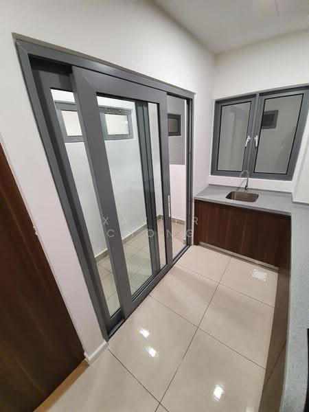 Kondominium untuk Disewa di Lakefront Residence - Xavier Chong - Kitchen - PropertyGuru.com.my