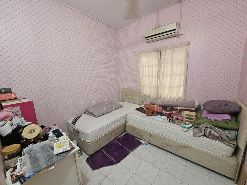 Bungalow House for Sale in Kampung Melayu Ampang (Ampang) - Mohd Aizat Saiful Bahri - Bedroom - PropertyGuru.com.my