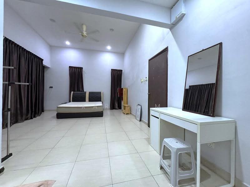 2-storey Terraced House for Sale in Bandar Dato Onn (Tebrau) - Karl Lim - Bedroom - PropertyGuru.com.my