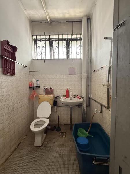 2-storey Terraced House for Rent in Taman Kobena (Tampoi) - Cora Loh - Bathroom - PropertyGuru.com.my