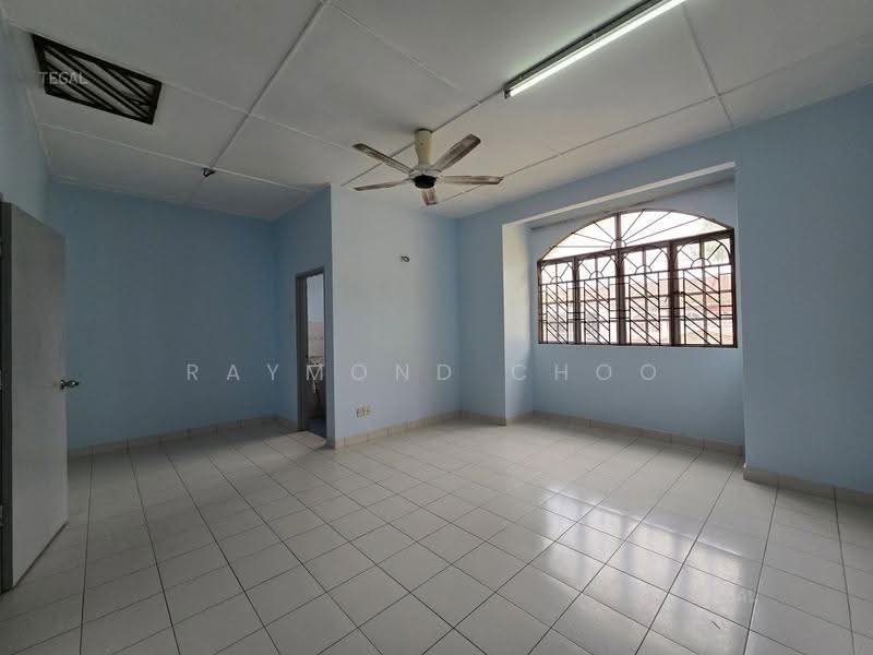 Rumah Teres untuk Dijual di Bandar Puteri Klang (Klang) - Raymond Choo - Living Room - PropertyGuru.com.my