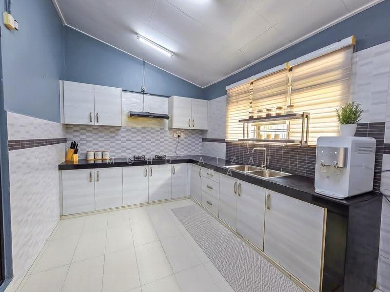 Semi-Detached House for Sale in Bangi (Selangor) - Mohd Aizat Saiful Bahri - Kitchen - PropertyGuru.com.my