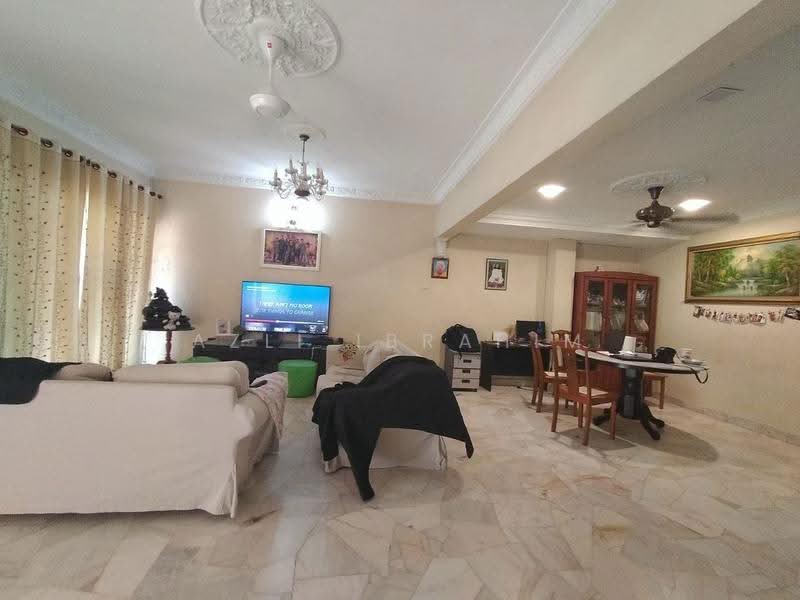 Rumah Teres 2-Tingkat untuk Dijual di Taman Sri Watan (Ampang) - Azli Ibrahim - Living Room - PropertyGuru.com.my