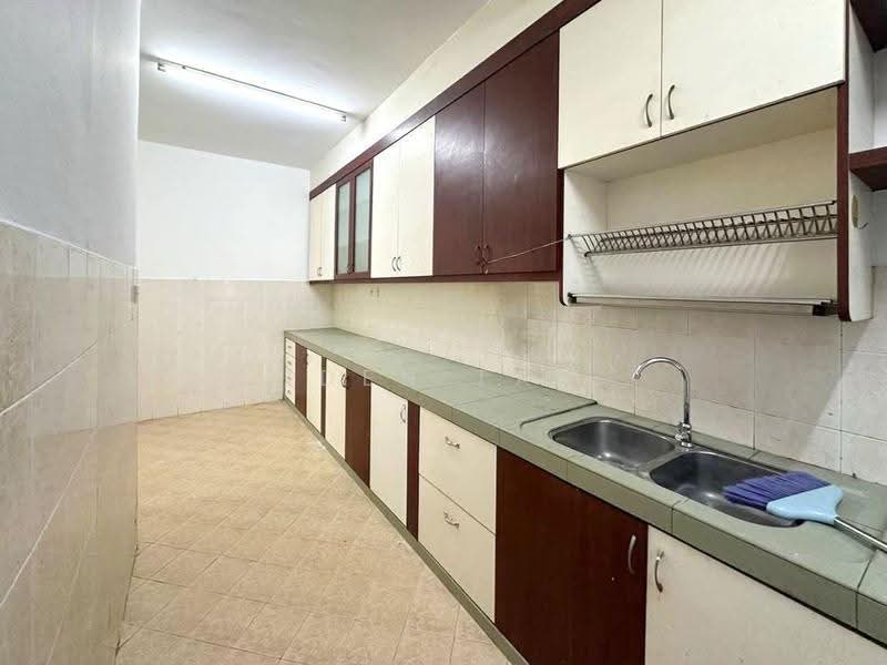 2-storey Terraced House for Sale in Mutiara Rini (Skudai) - Iden Tan - Kitchen - PropertyGuru.com.my