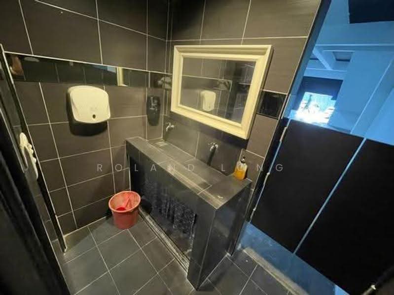 Kedai / Pejabat untuk Disewa di Aman Suria (Petaling Jaya) - Roland Long - Bathroom - PropertyGuru.com.my