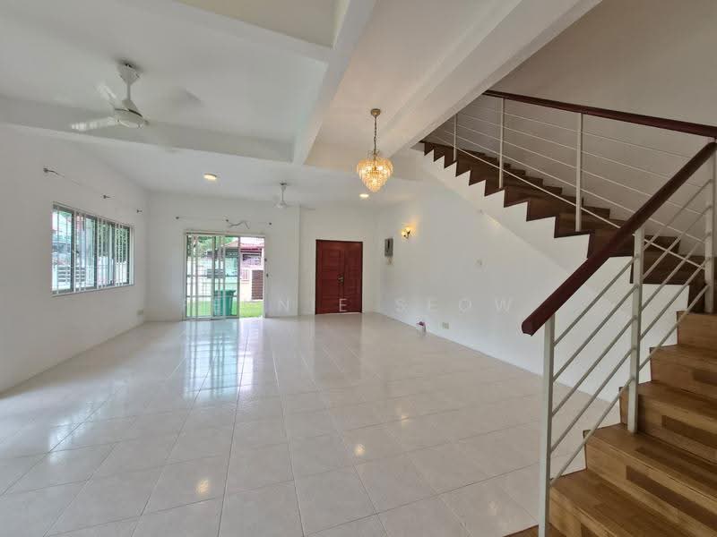 2-storey Terraced House for Rent in Tanjung Bungah (Penang) - Fennie Seow - Living Room - PropertyGuru.com.my