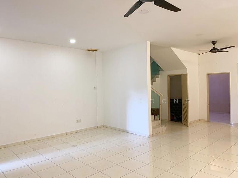Rumah Teres 2.5-Tingkat untuk Disewa di Taman Damai Utama (Bandar Kinrara) - Chow Kok Toong - Living Room - PropertyGuru.com.my