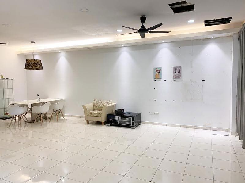 Rumah Teres 2.5-Tingkat untuk Disewa di Taman Damai Utama (Bandar Kinrara) - Chow Kok Toong - Living Room - PropertyGuru.com.my