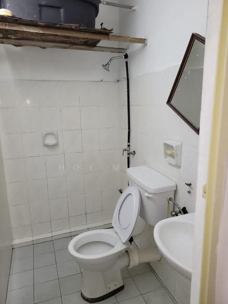 Apartment for Sale at Taman Pekaka Block 31 - Hoy Meng - Bathroom - PropertyGuru.com.my