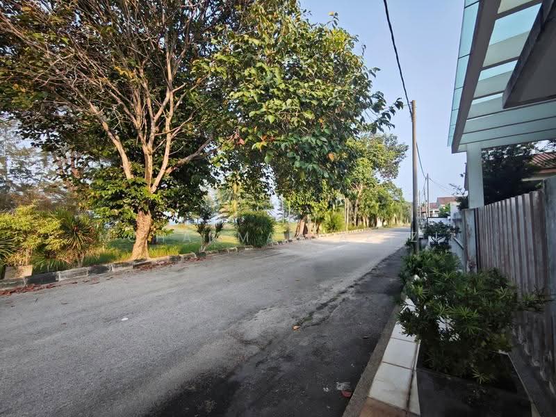 Bungalow House for Sale in Kampung Sungai Ular (Sungai Karang) - Mohammad Azizi - PropertyGuru.com.my
