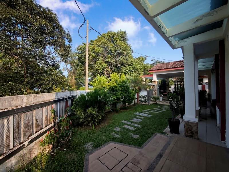 Bungalow House for Sale in Kampung Sungai Ular (Sungai Karang) - Mohammad Azizi - PropertyGuru.com.my