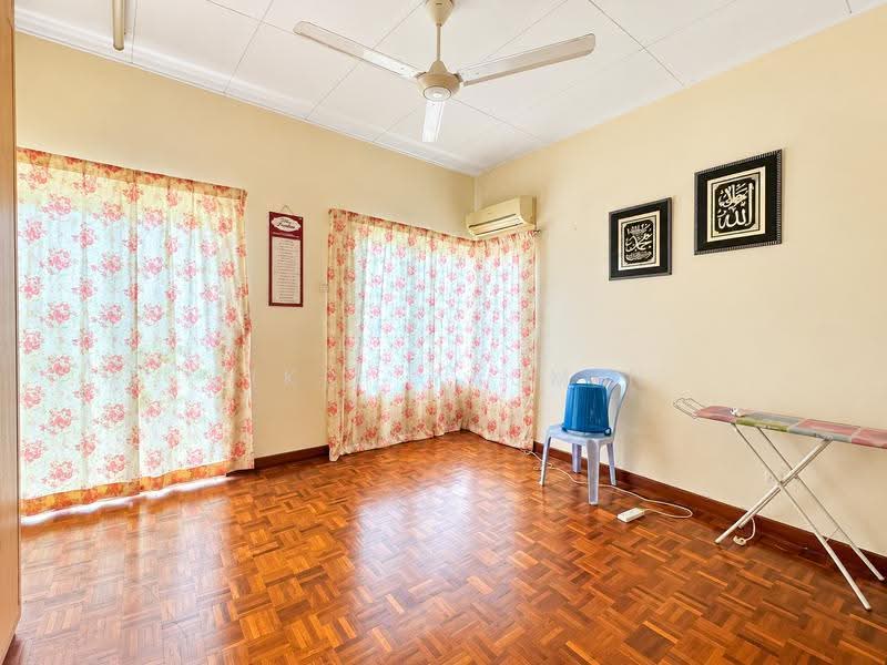 Rumah Kluster untuk Dijual di Bukit Mahkota (Bangi) - Fikri Yasmin - Living Room - PropertyGuru.com.my