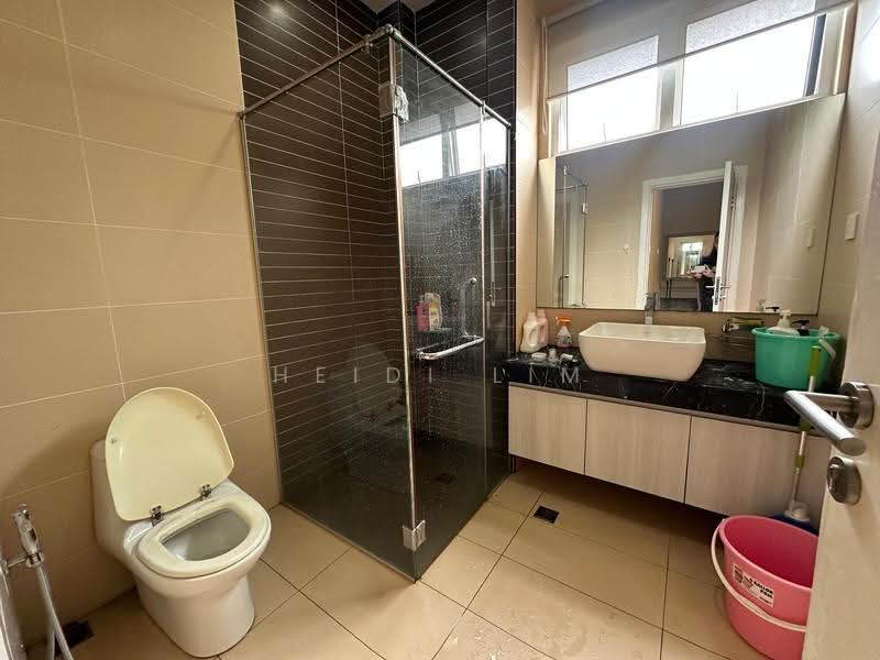 Semi-Detached House for Sale in Taman Bukit Suria (Cheras) - Heidi Lim - Bathroom - PropertyGuru.com.my