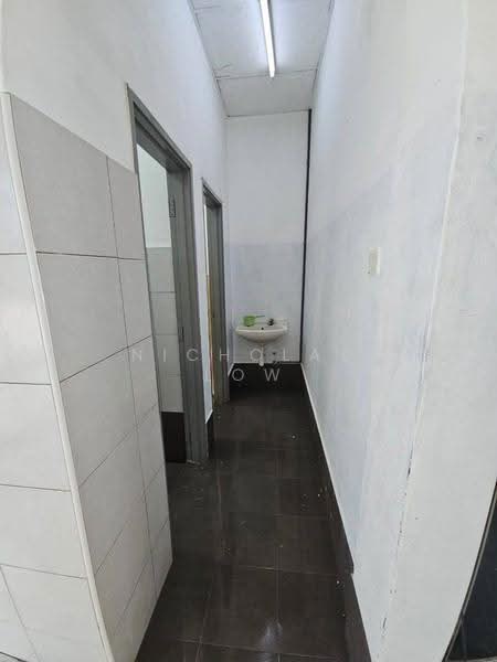Kedai untuk Disewa di Setia Tropika (Johor Bahru) - Nicholas Low - Corridor - PropertyGuru.com.my