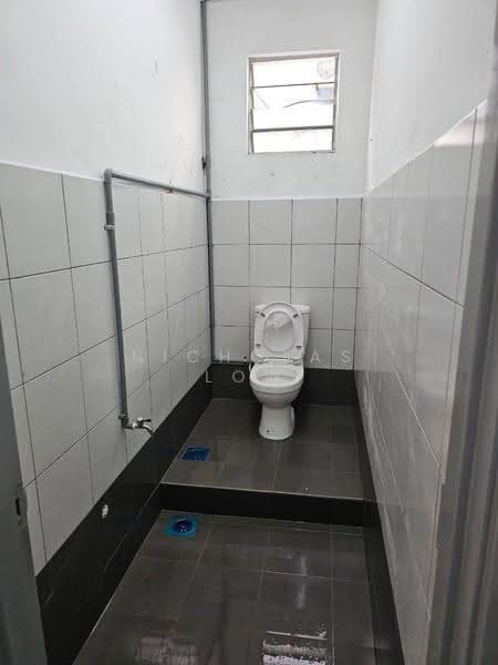 Kedai untuk Disewa di Setia Tropika (Johor Bahru) - Nicholas Low - Bathroom - PropertyGuru.com.my