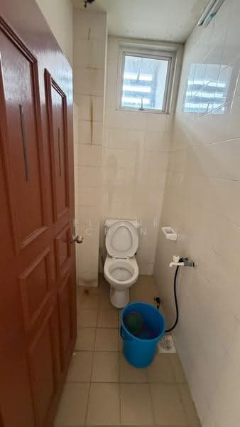Kedai untuk Disewa di Taman Molek (Johor Bahru) - Elaine Chan - Bathroom - PropertyGuru.com.my