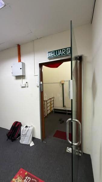 Kedai untuk Disewa di Taman Molek (Johor Bahru) - Elaine Chan - Entrance - PropertyGuru.com.my