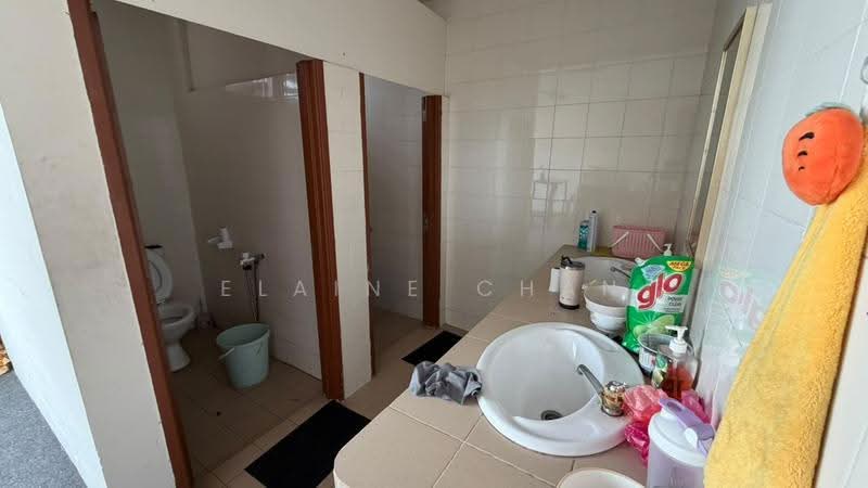 Kedai untuk Disewa di Taman Molek (Johor Bahru) - Elaine Chan - Bathroom - PropertyGuru.com.my
