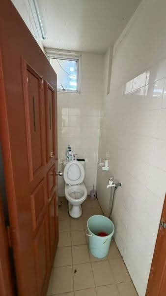 Kedai untuk Disewa di Taman Molek (Johor Bahru) - Elaine Chan - Bathroom - PropertyGuru.com.my